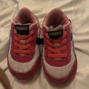 Puma Kids Shoes - Pink and White size 5C